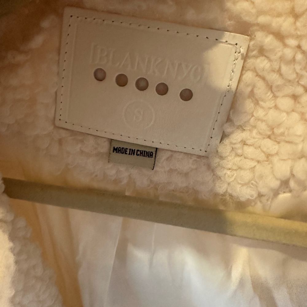 Blank NYC Cozy Cream Sherpa Jacket with Black Star Accents sz S - Picture 5 of 6
